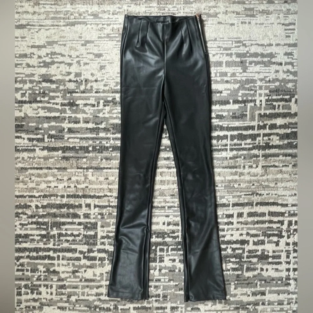Zara Black Highrise Flared Faux Leather Leggings Size Small - Picture 3 of 11